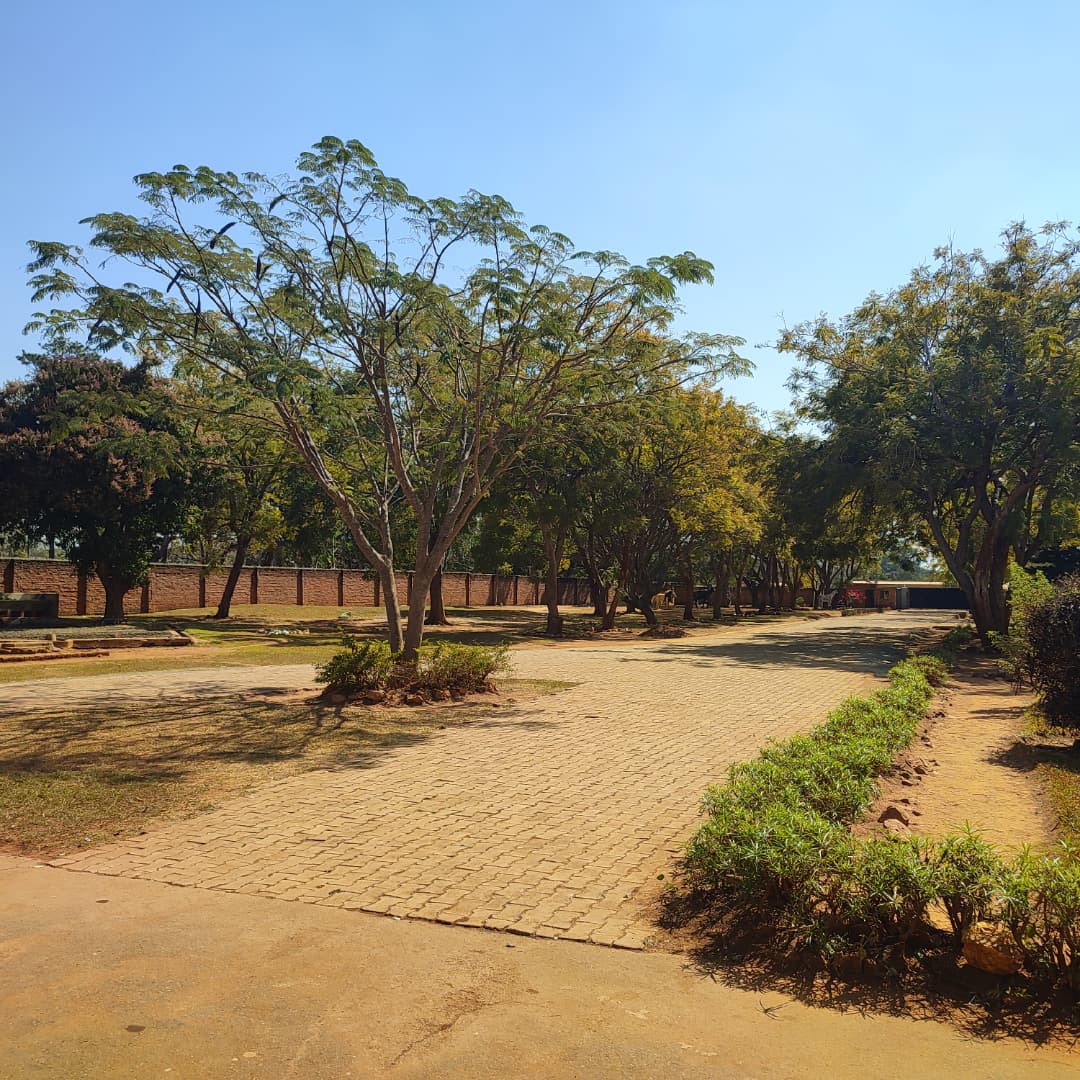 Ludzi campus grounds